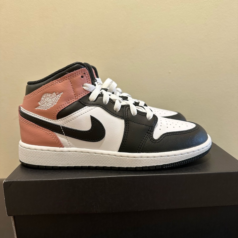 NIB Big Kid GS  Jordan 1 Mid  White/Rust Pink/Black DQ8423-100
